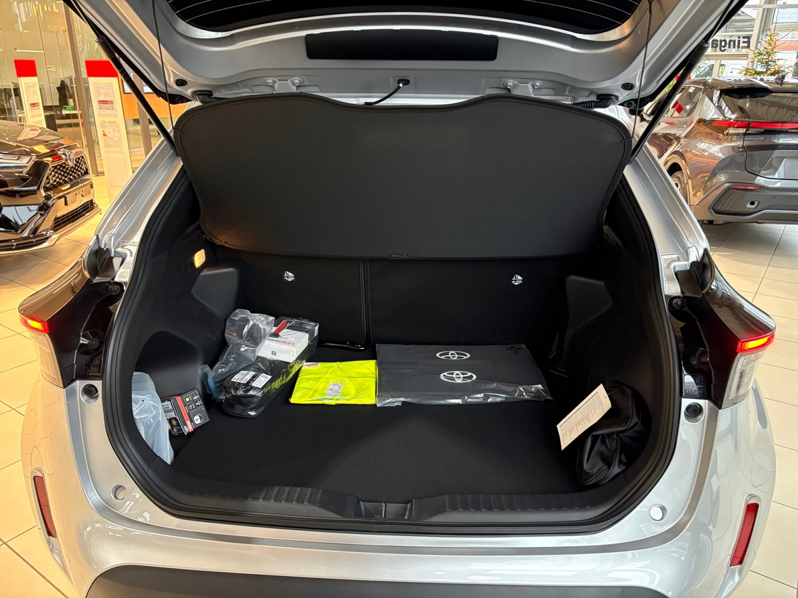 Foto 1 - Yaris Cross Teamplayer WInter + Safety Paket, SIlver