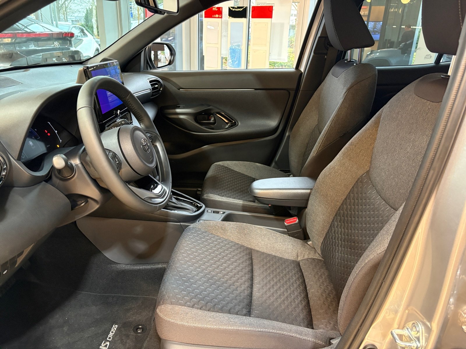 Foto 1 - Yaris Cross Teamplayer WInter + Safety Paket, SIlver