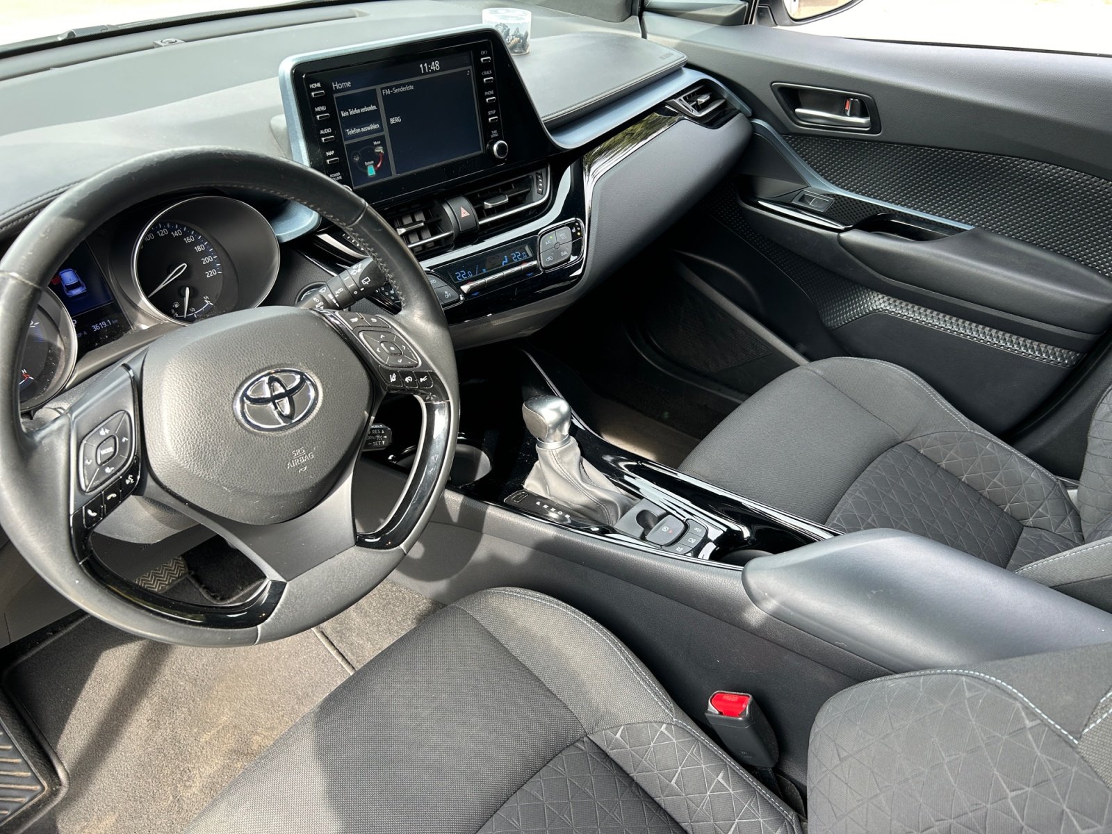 Foto 1 - C-HR 1.8-l-Hybrid Team D, AHK, weiss