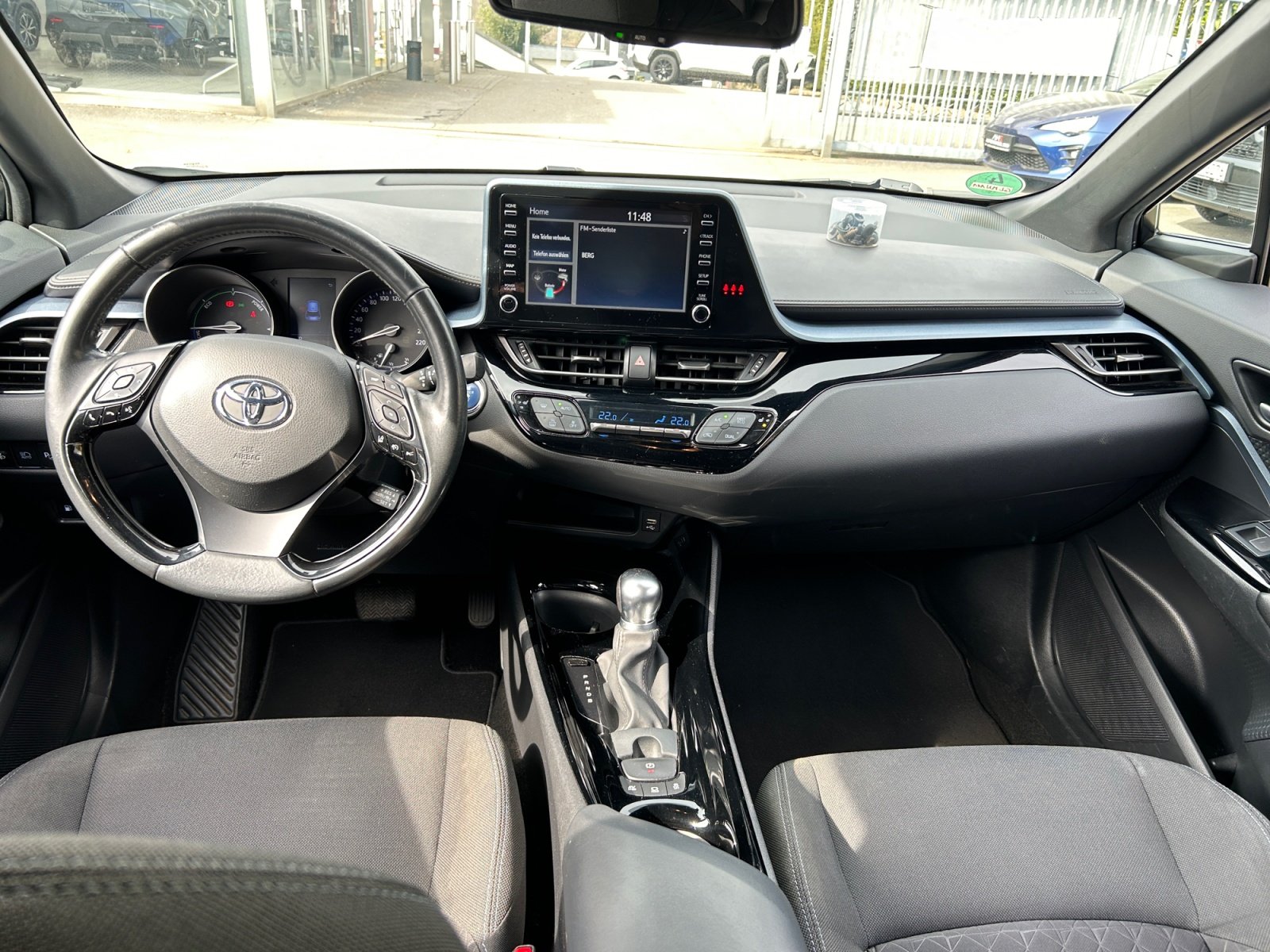 Foto 1 - C-HR 1.8-l-Hybrid Team D, AHK, weiss