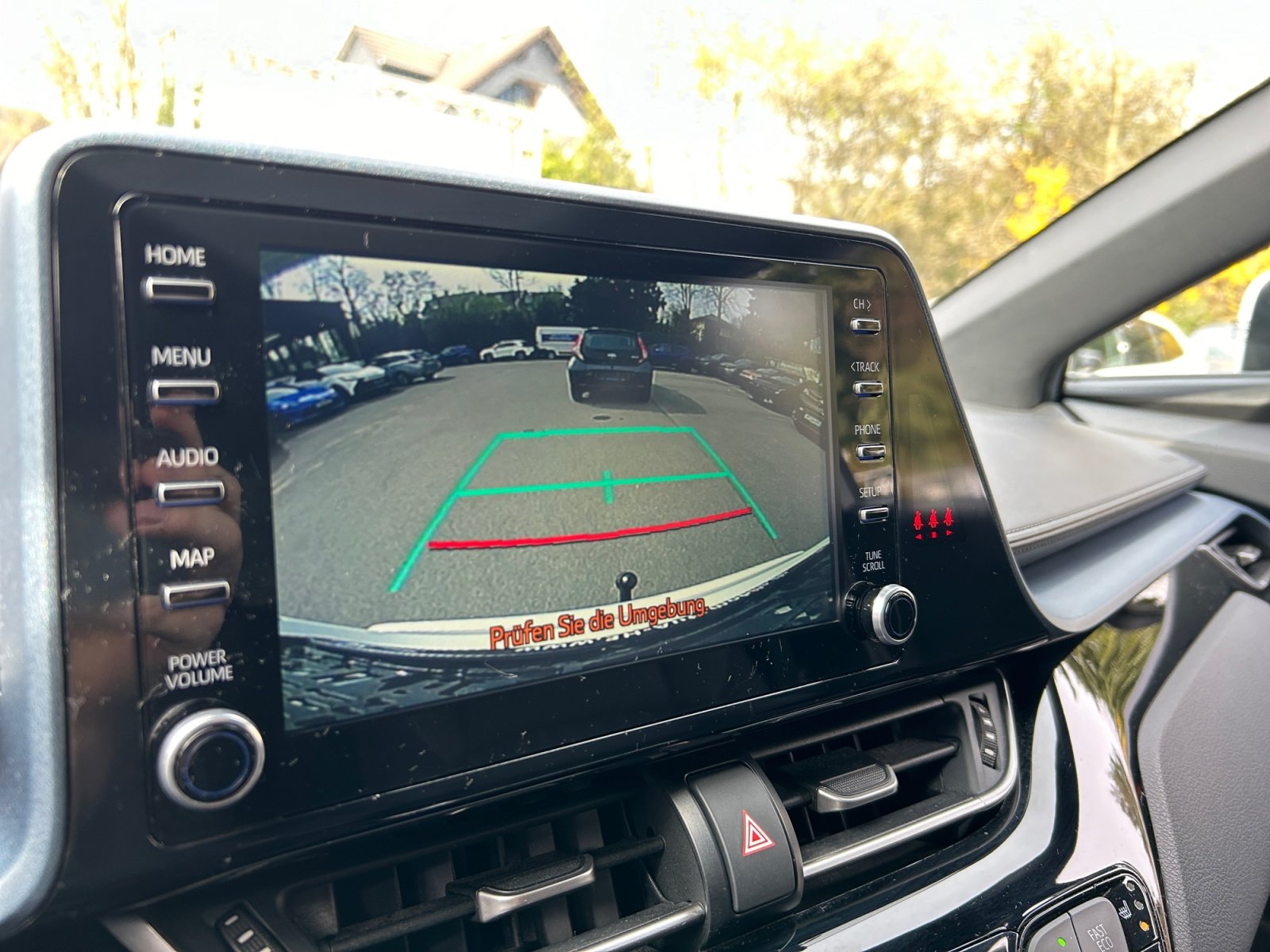 Foto 1 - C-HR 1.8-l-Hybrid Team D, AHK, weiss