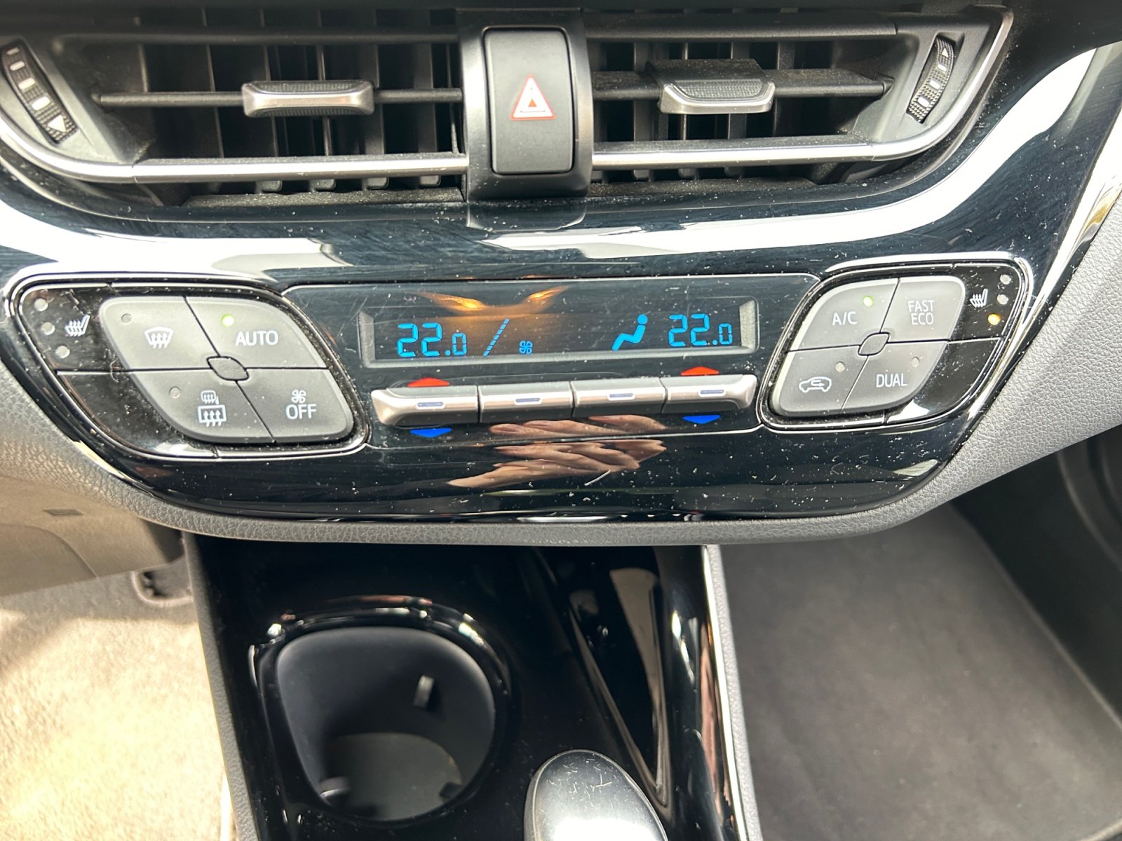 Foto 1 - C-HR 1.8-l-Hybrid Team D, AHK, weiss