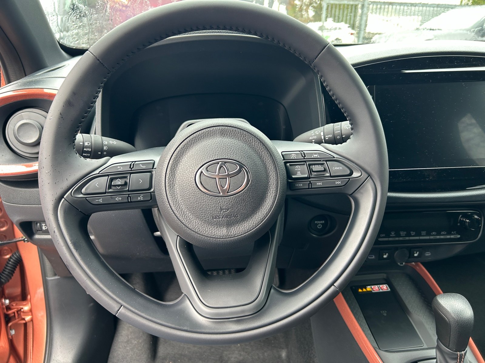 Foto 1 - Aygo X 1.5l Hybrid Teamplayer,CarPlay, Cinnamon Bronze