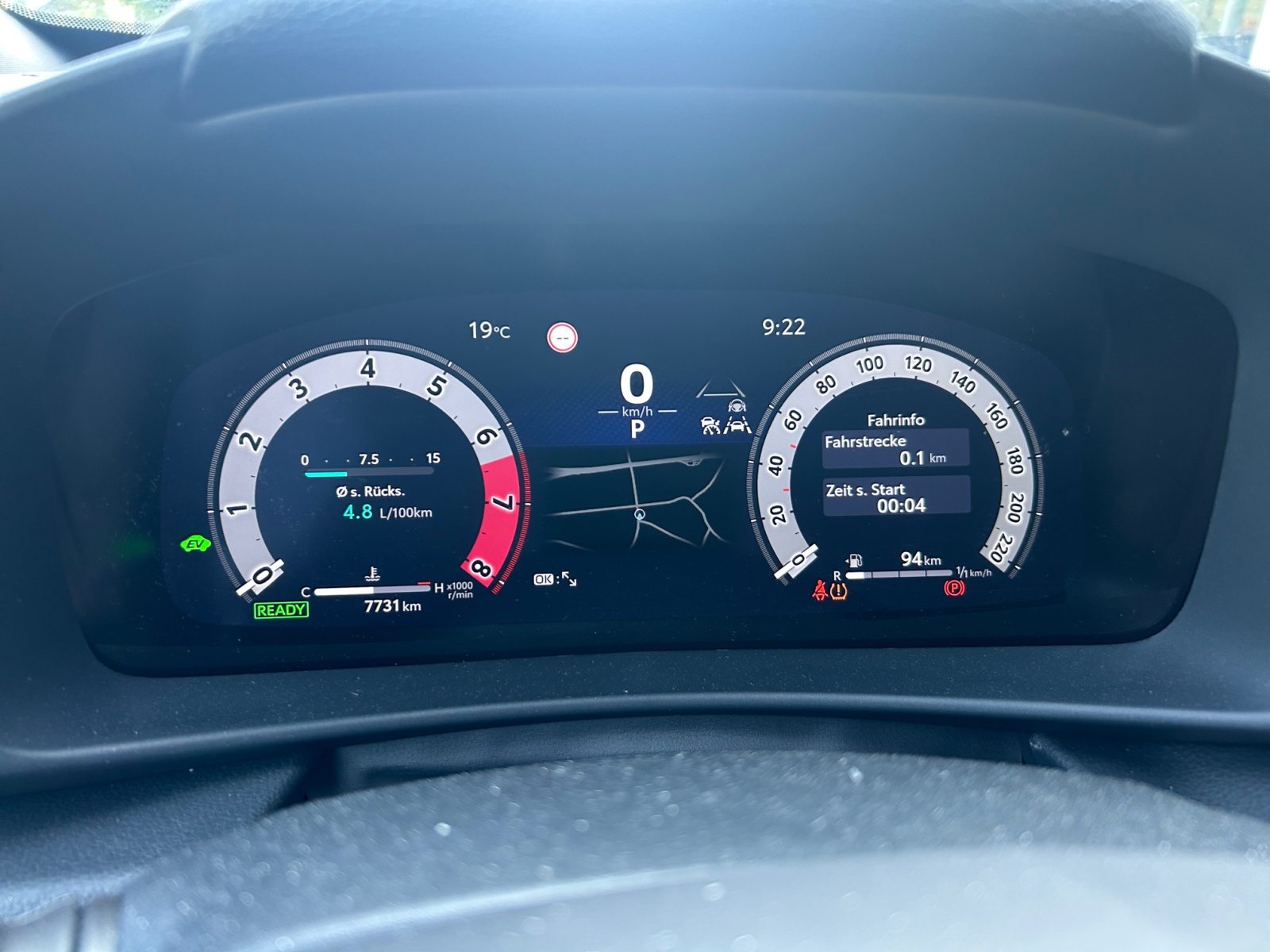 Foto 1 - C-HR - 2.0 l Hybrid 4x2 Team D FLA el.Heck, platinumweiß