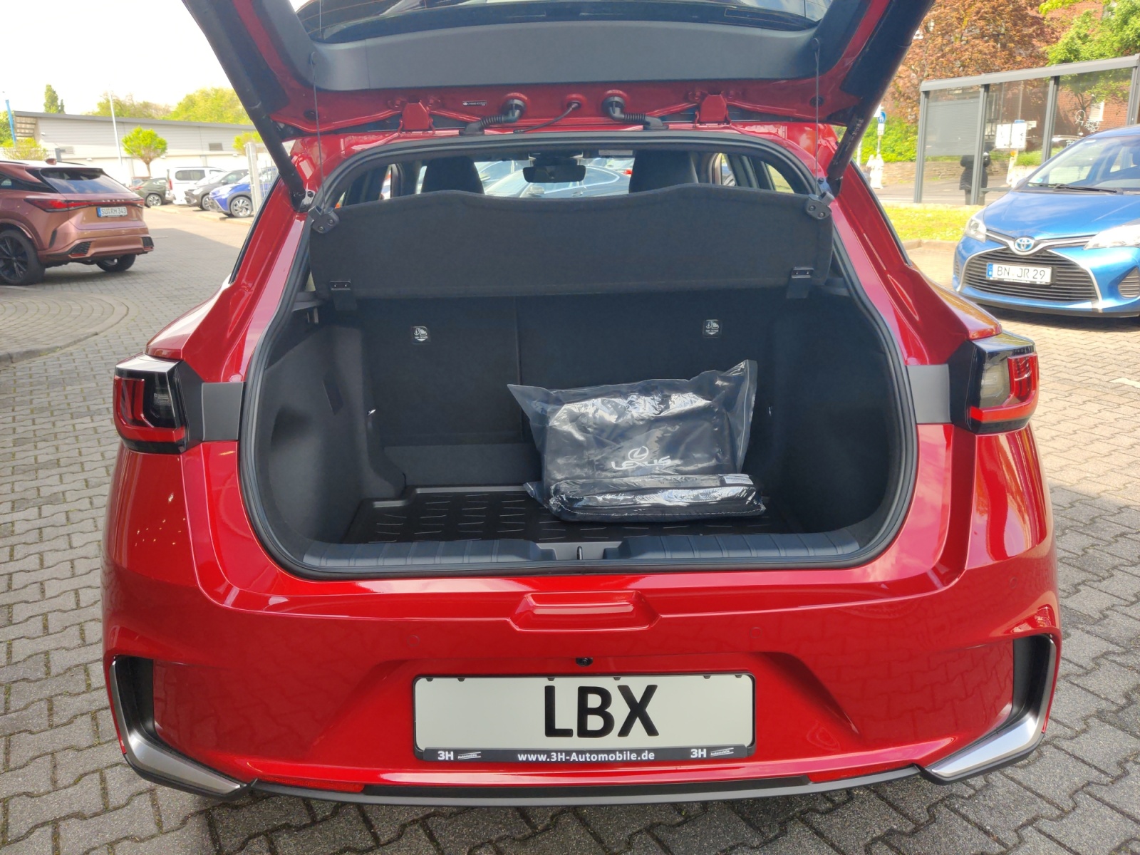 Foto 1 - LBX Elegant Black Edition *HUD, 360°, Leder*, karmina-rot