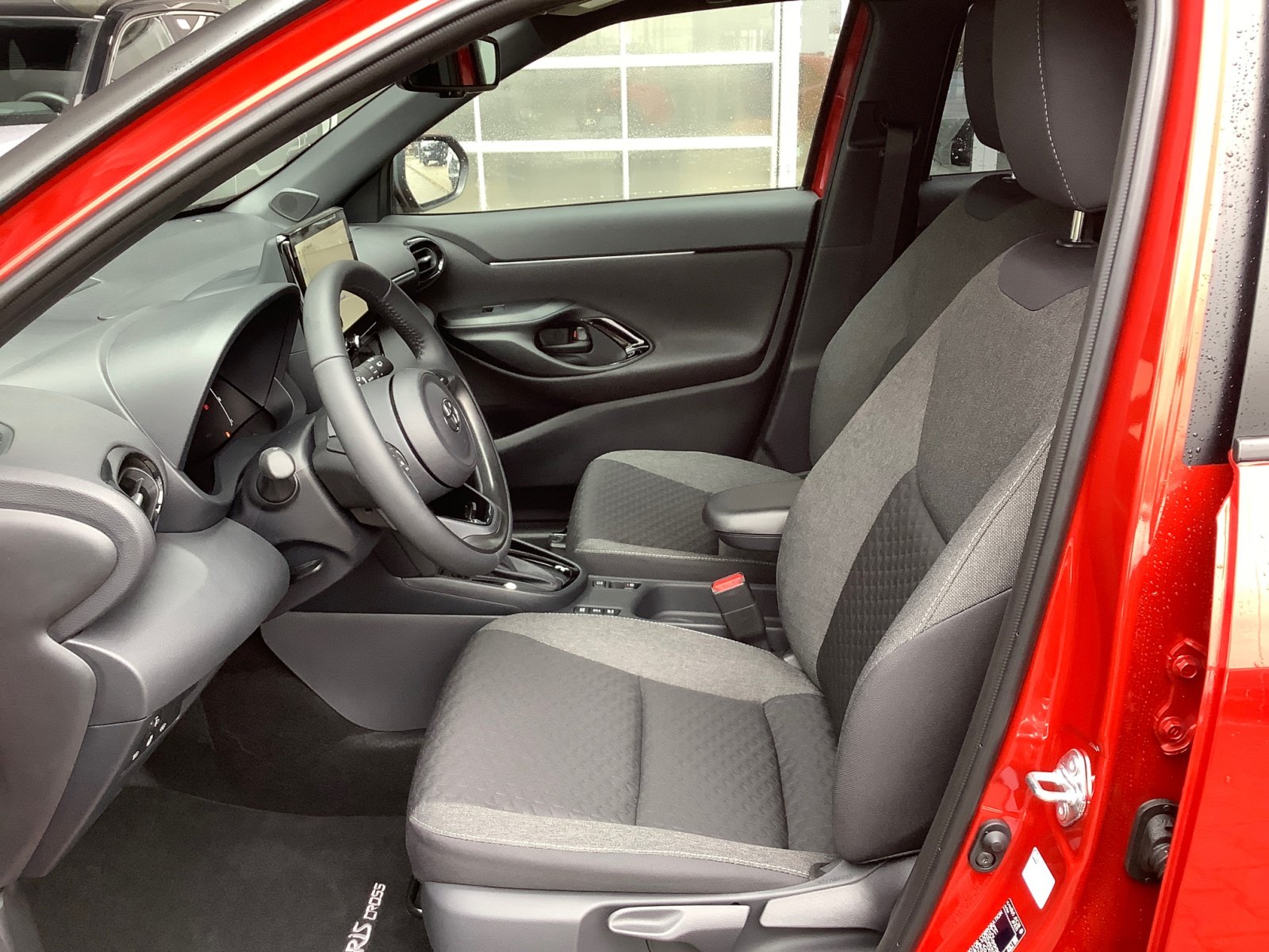 Foto 1 - Yaris Cross 1,5l Hybrid Teamplayer Winter Safety, karmina-rot