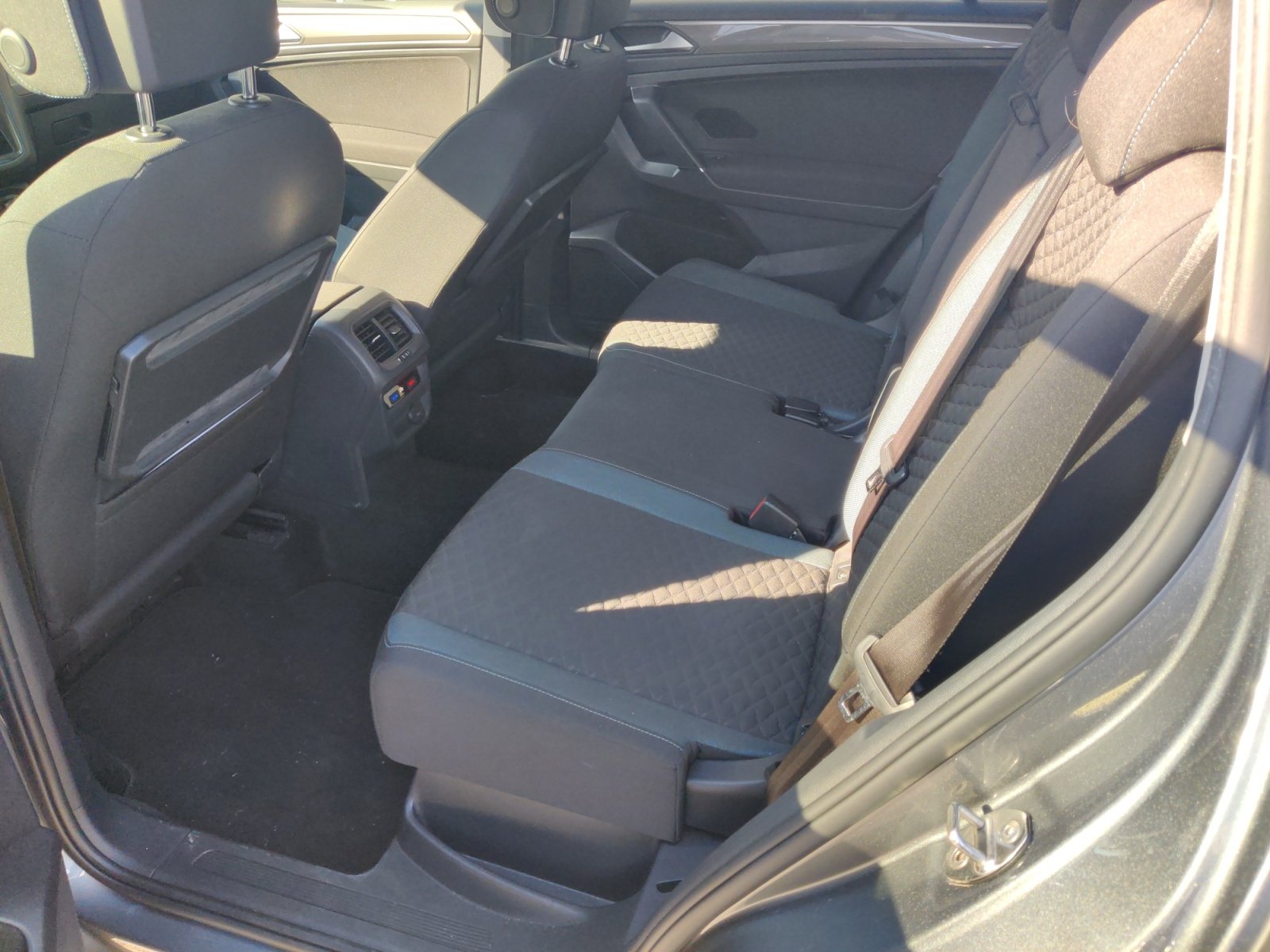 Foto 1 - Tiguan Allspace 2.0 TDI *R-Line, IQ Light*, grau