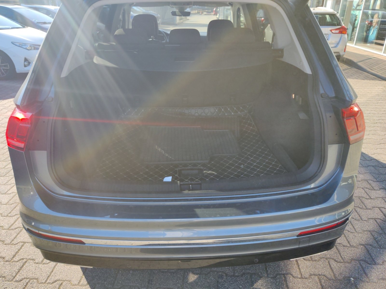 Foto 1 - Tiguan Allspace 2.0 TDI *R-Line, IQ Light*, grau