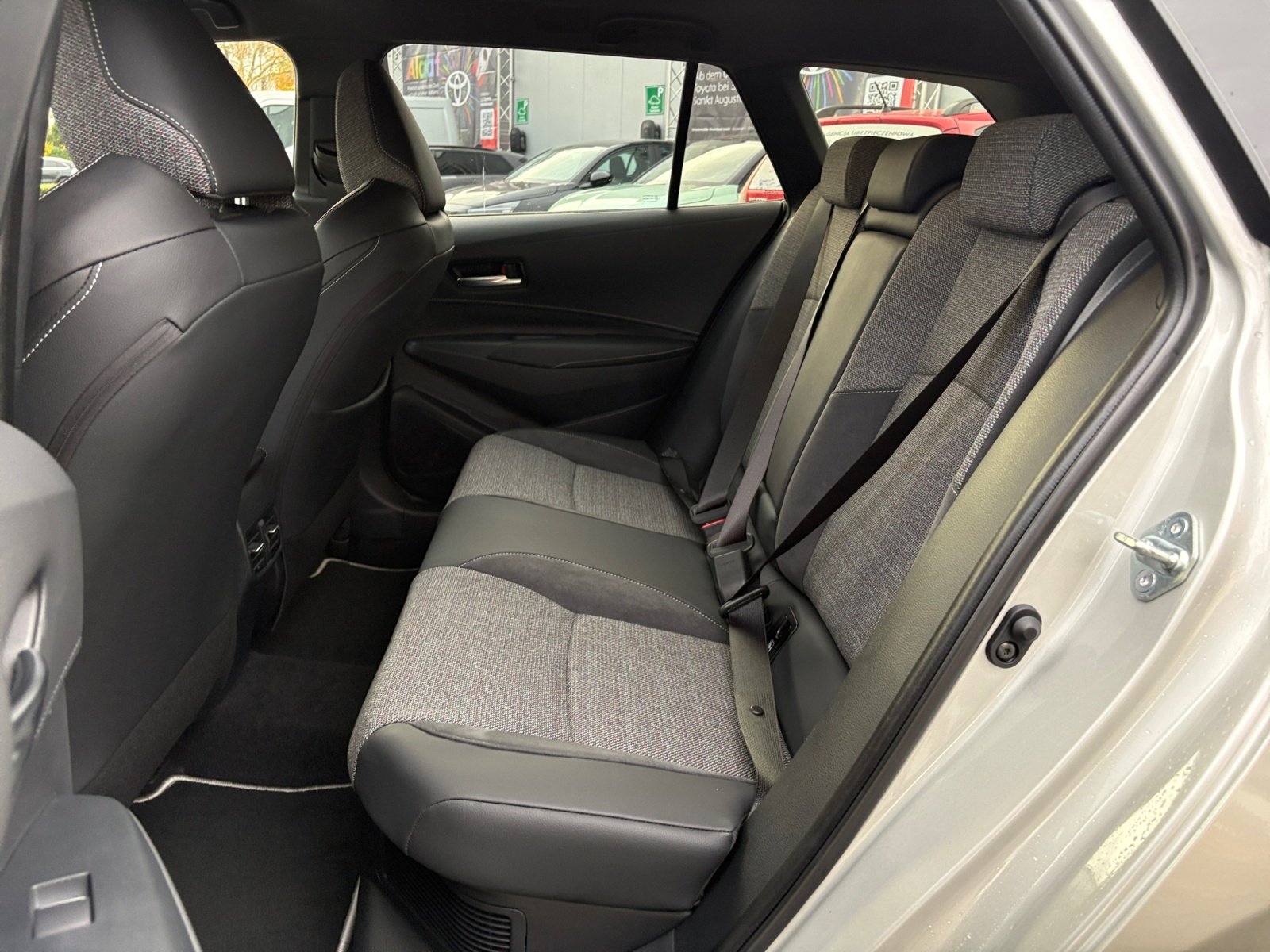 Foto 1 - Corolla Touring Sports Hybrid Team D*sofort, Cosmic Silber