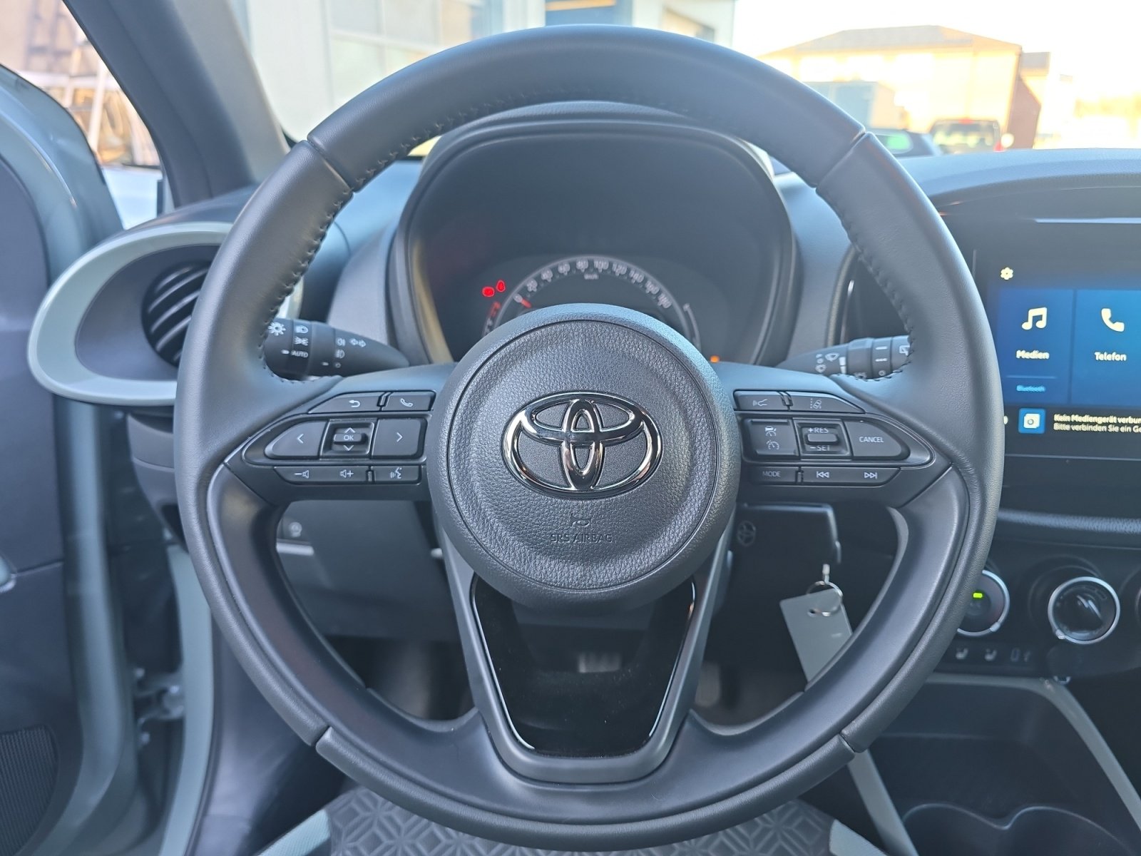 Foto 1 - Aygo X 1.0 l Team D *KAMERA*ACC*KLIMA*CarPlay*, Urban Khaki