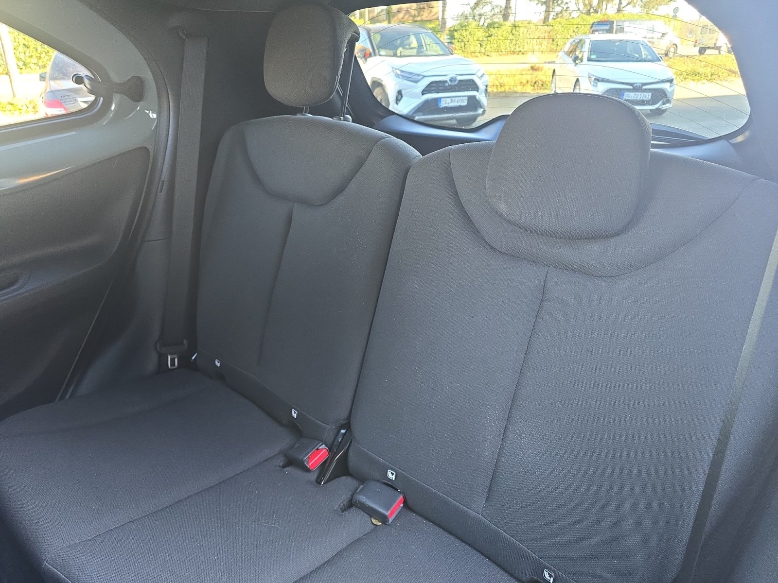 Foto 1 - Aygo X 1.0 l Team D *KAMERA*ACC*KLIMA*CarPlay*, Urban Khaki