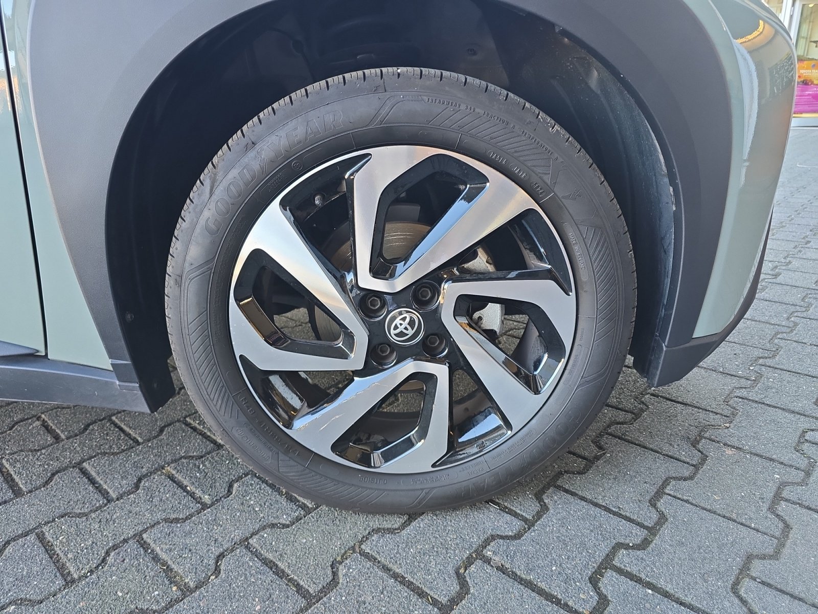 Foto 1 - Aygo X 1.0 l Team D *KAMERA*ACC*KLIMA*CarPlay*, Urban Khaki