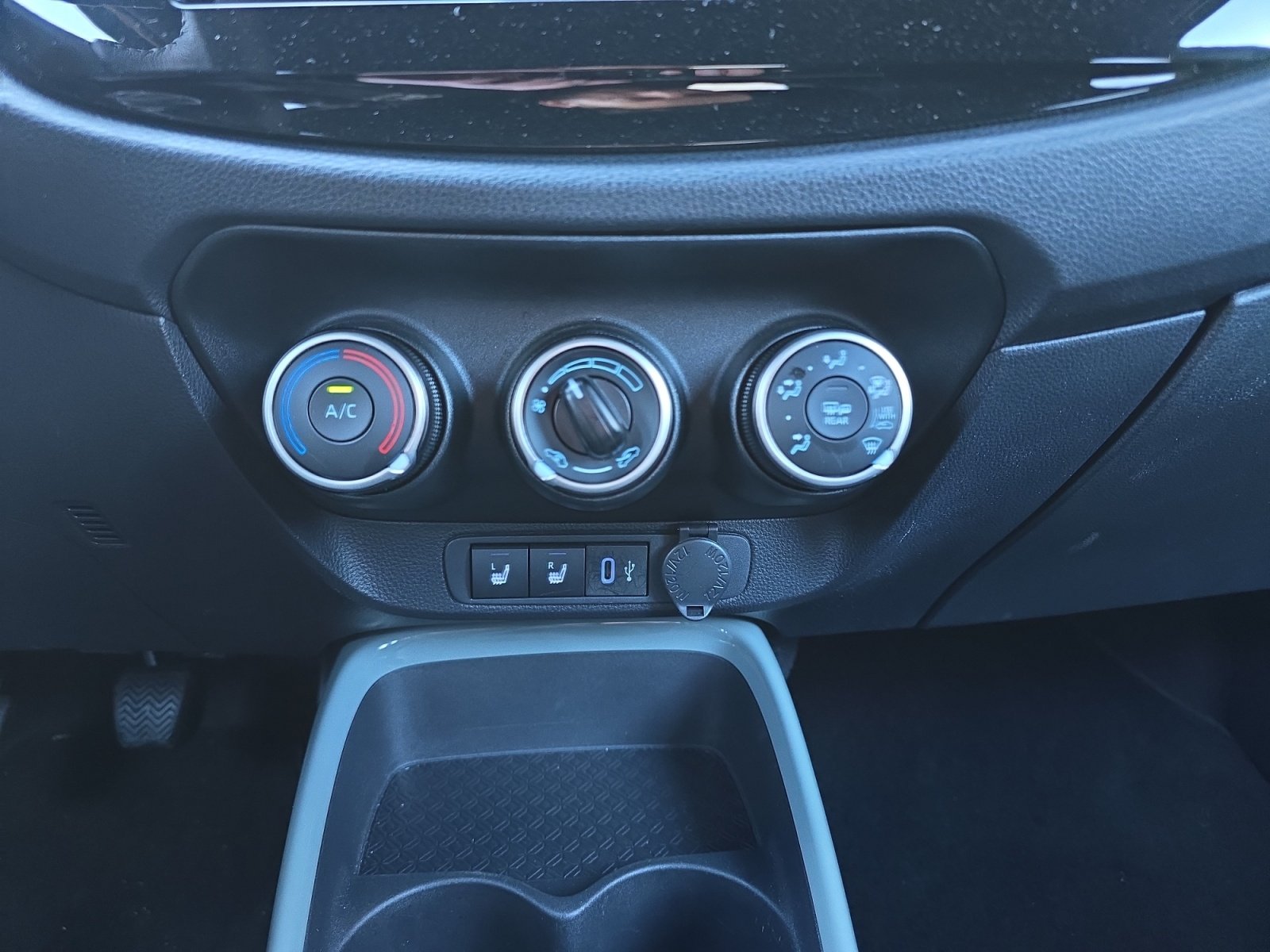 Foto 1 - Aygo X 1.0 l Team D *KAMERA*ACC*KLIMA*CarPlay*, Urban Khaki