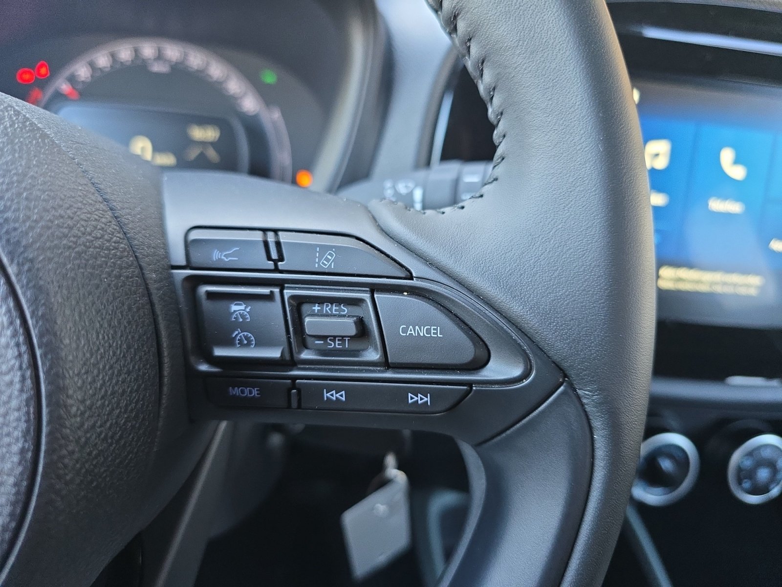 Foto 1 - Aygo X 1.0 l Team D *KAMERA*ACC*KLIMA*CarPlay*, Urban Khaki