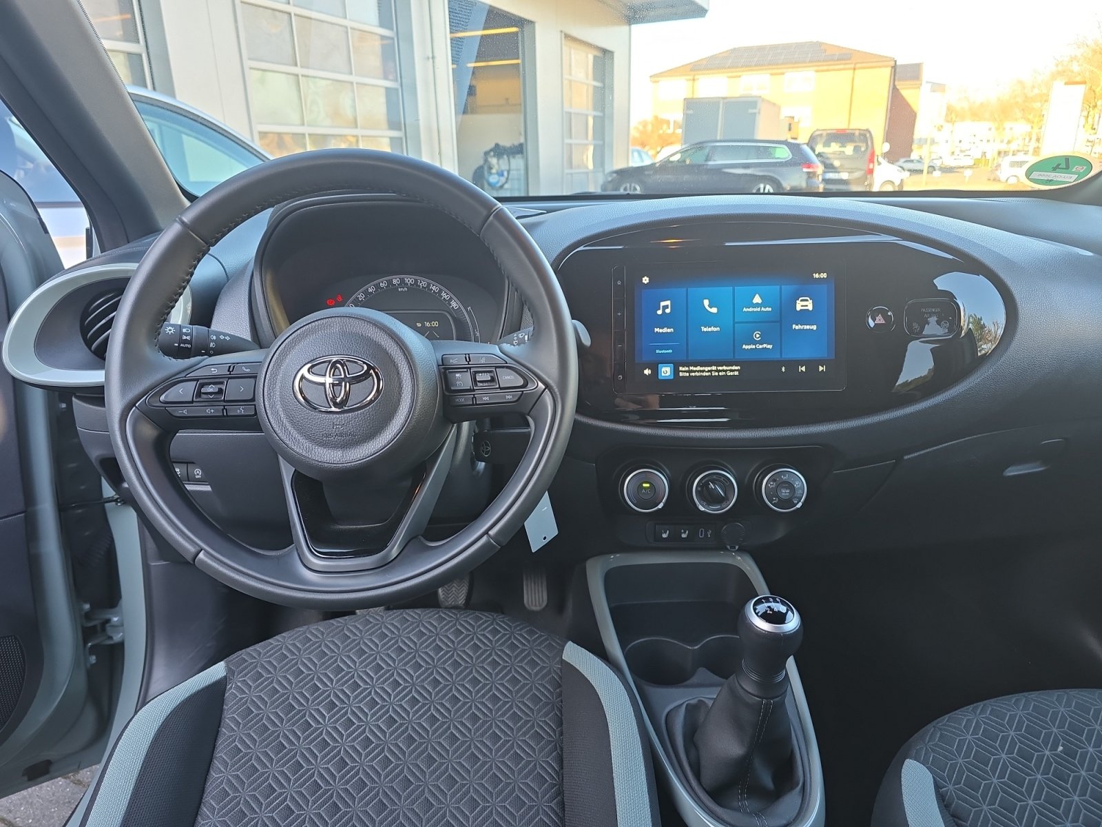 Foto 1 - Aygo X 1.0 l Team D *KAMERA*ACC*KLIMA*CarPlay*, Urban Khaki