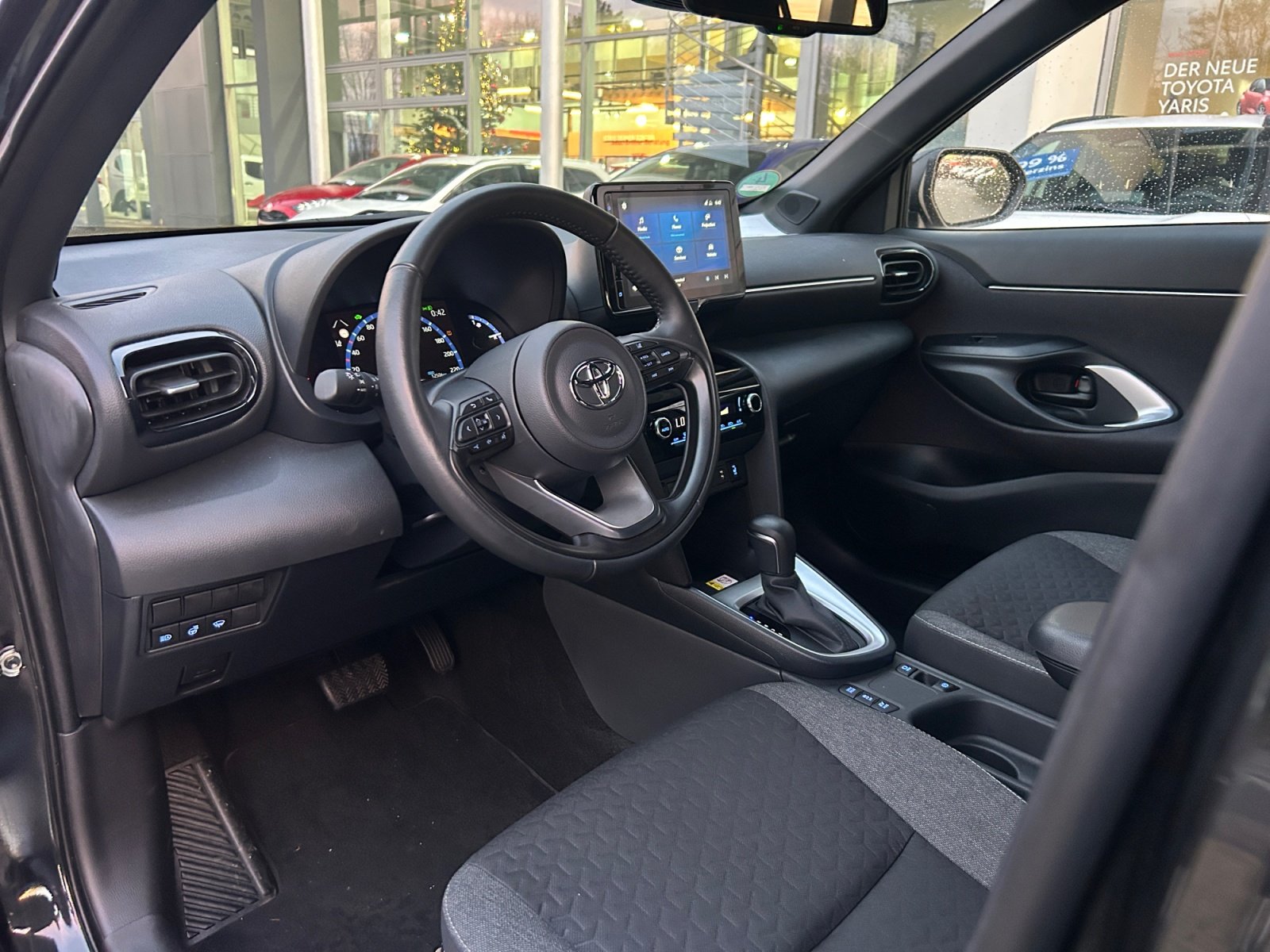 Foto 1 - Yaris Cross Team D *Safety *Winter, mysticschwarzmetallic