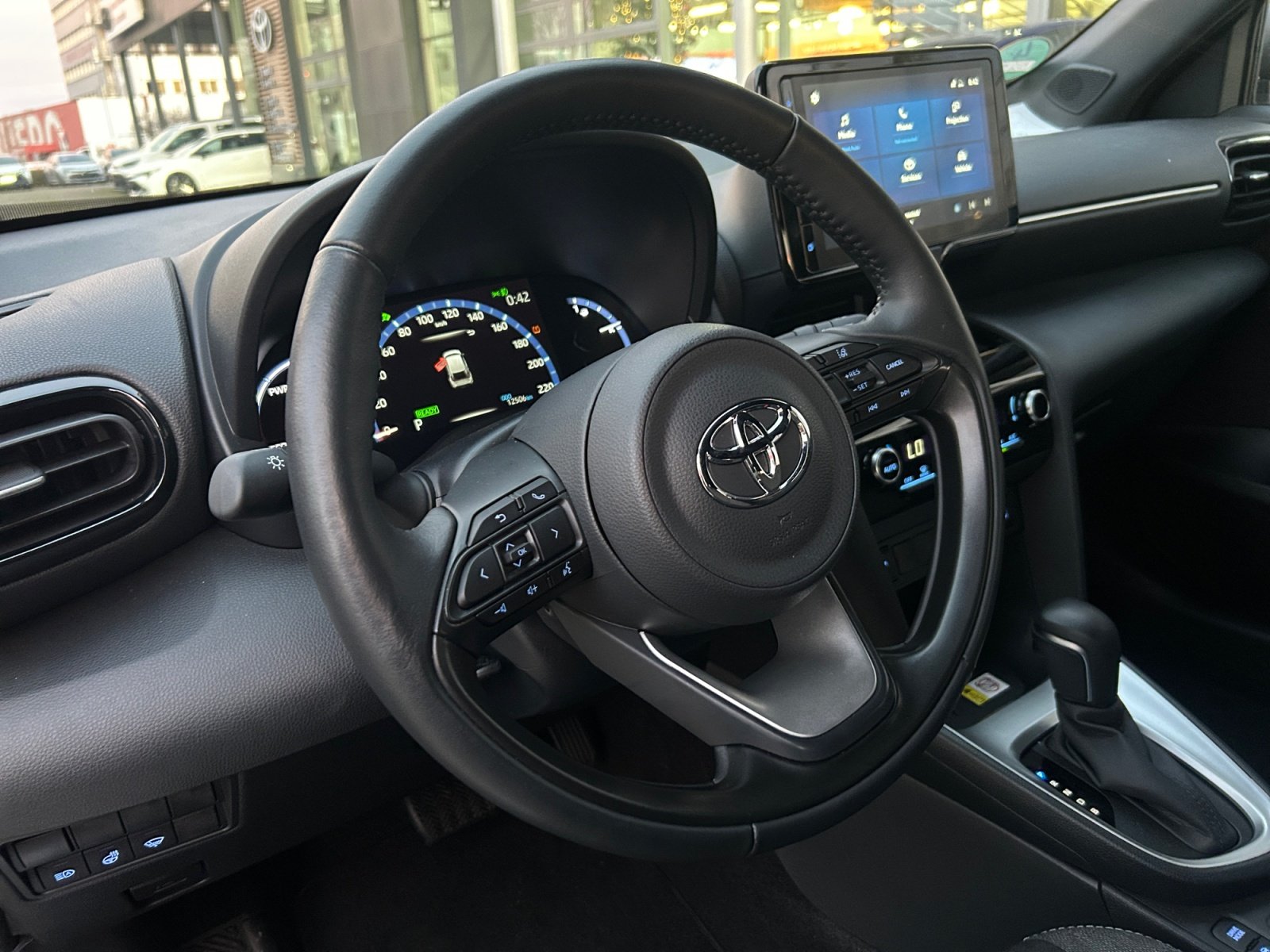 Foto 1 - Yaris Cross Team D *Safety *Winter, mysticschwarzmetallic