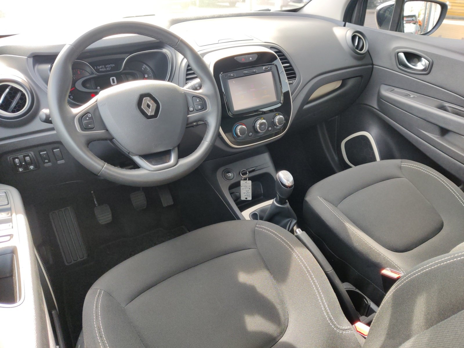 Foto 1 - Captur 1.5 dci EU-Wagen*SHZ*Navi*, grau