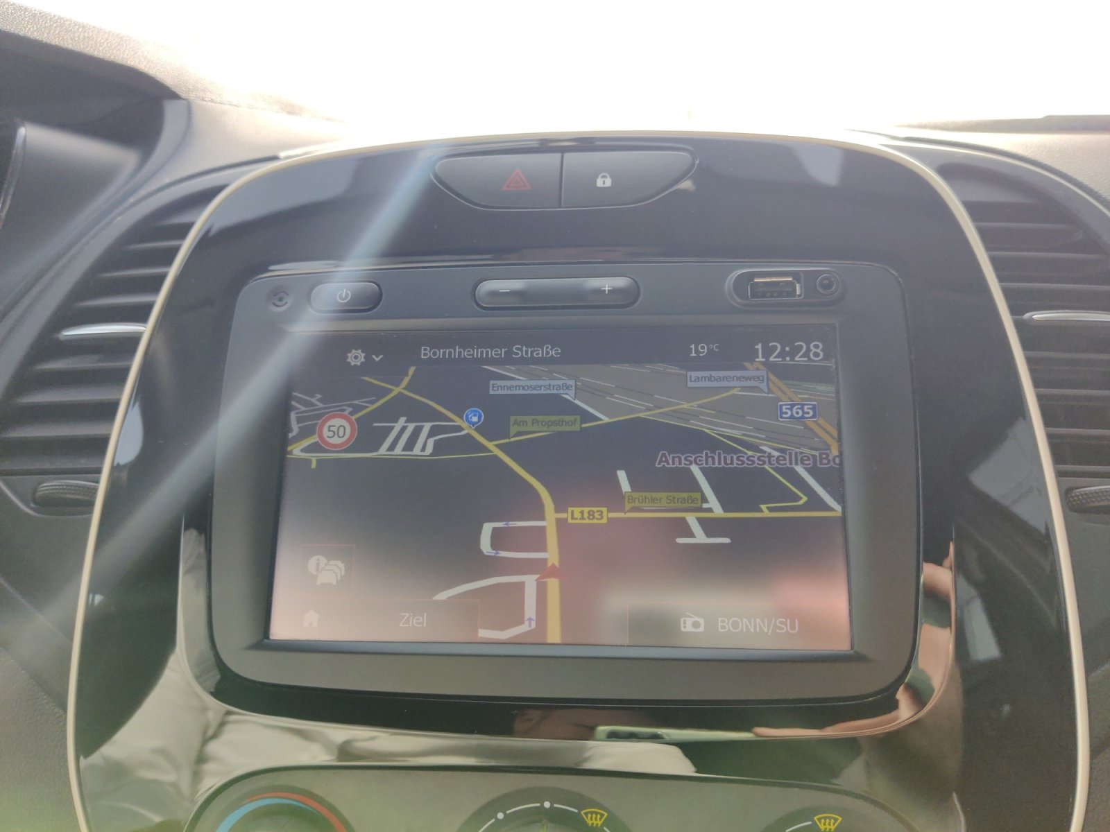 Foto 1 - Captur 1.5 dci EU-Wagen*SHZ*Navi*, grau