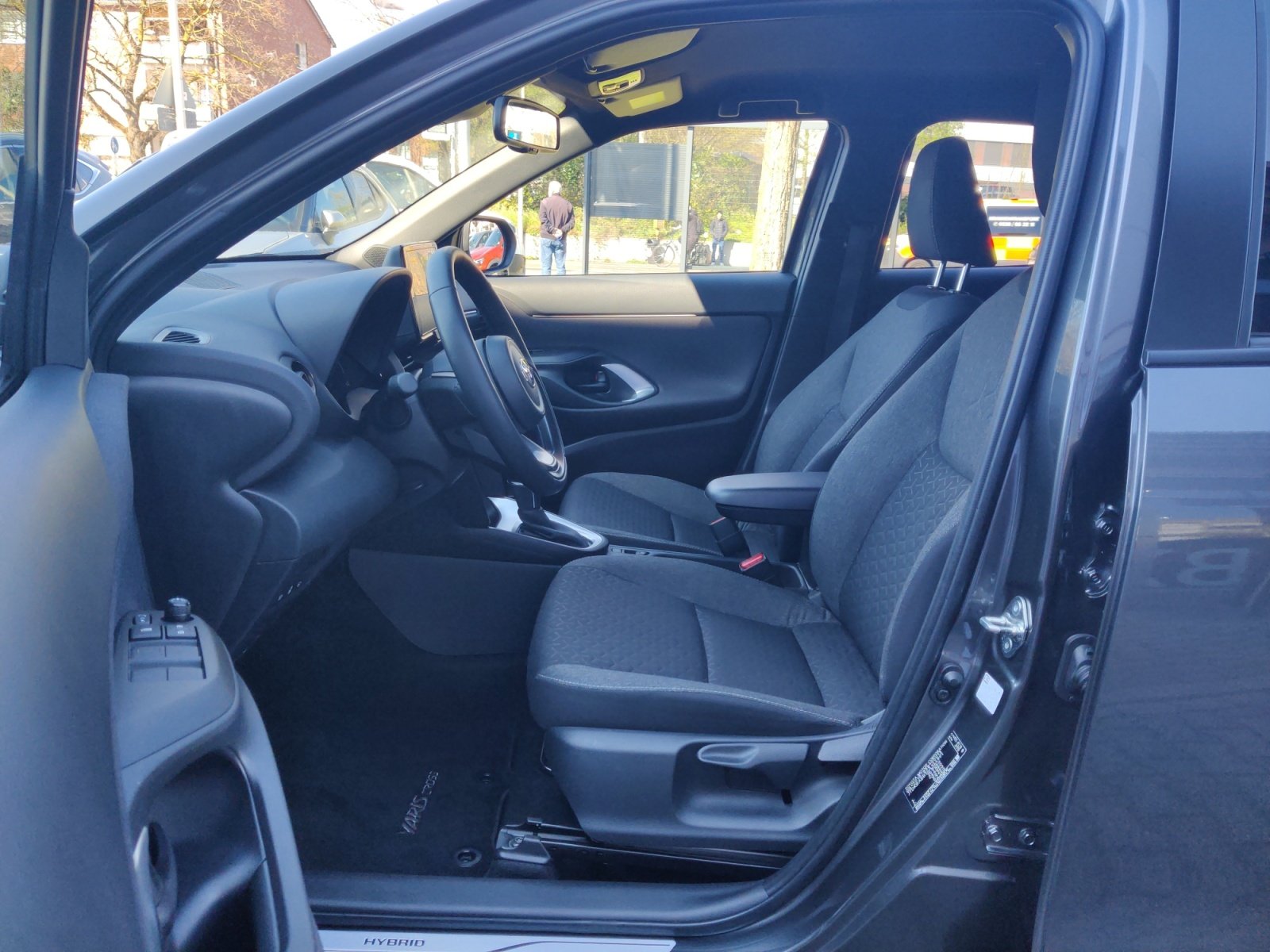 Foto 1 - Yaris Cross 1.5 Team Deutschland Winter + Technik, marlingrau