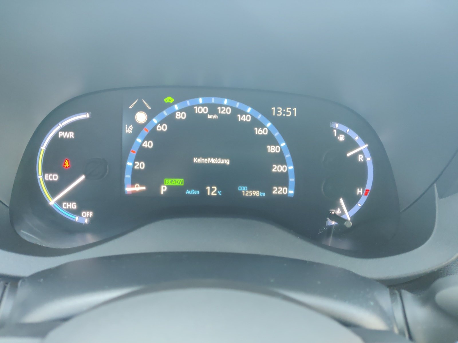 Foto 1 - Yaris Cross 1.5 Team Deutschland Winter + Technik, marlingrau