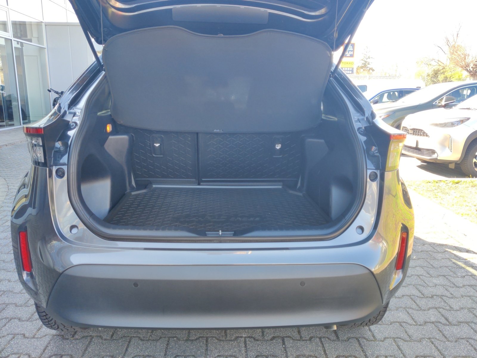 Foto 1 - Yaris Cross 1.5 Team Deutschland Winter + Technik, marlingrau