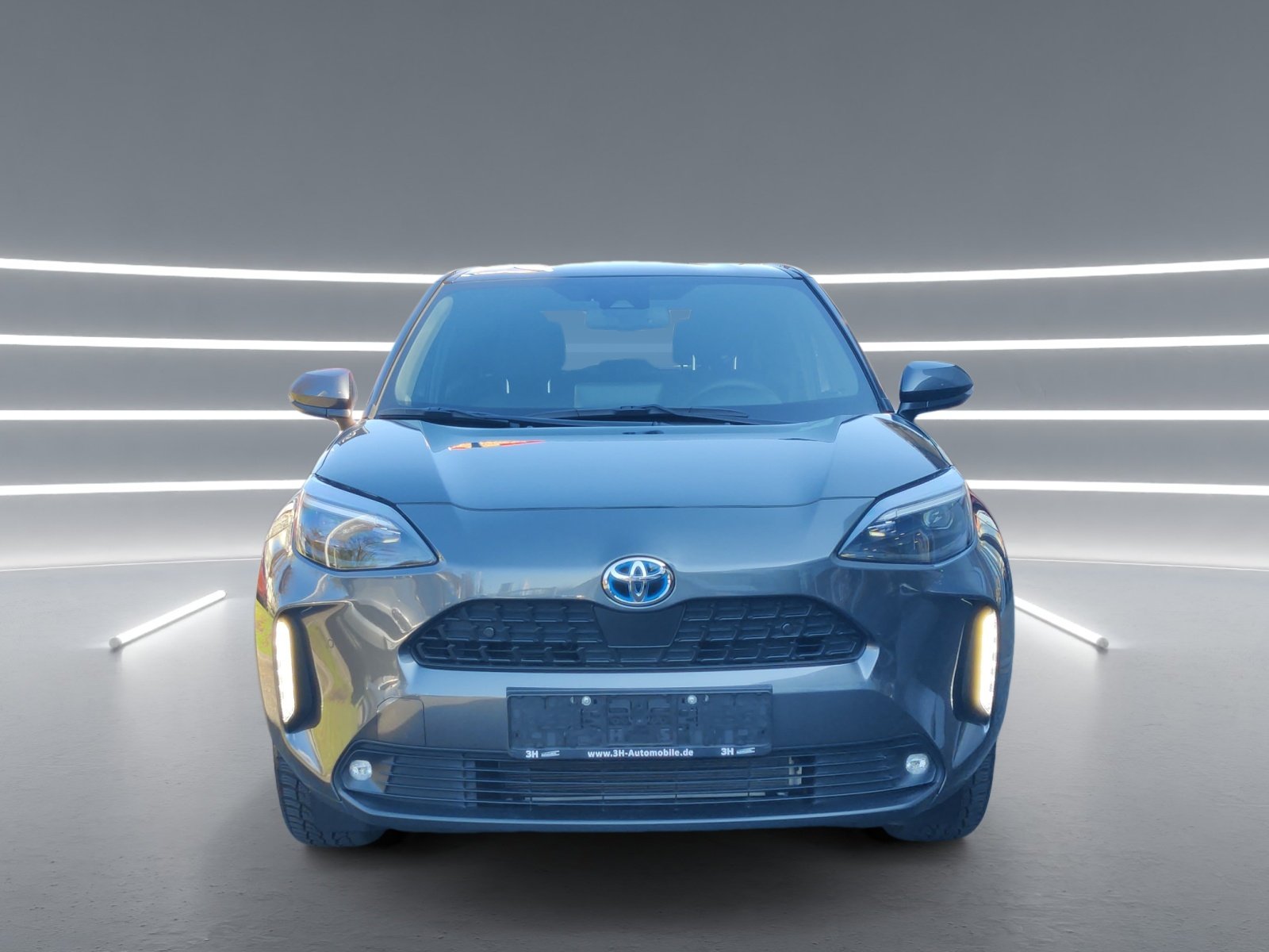 Foto 1 - Yaris Cross 1.5 Team Deutschland Winter + Technik, marlingrau