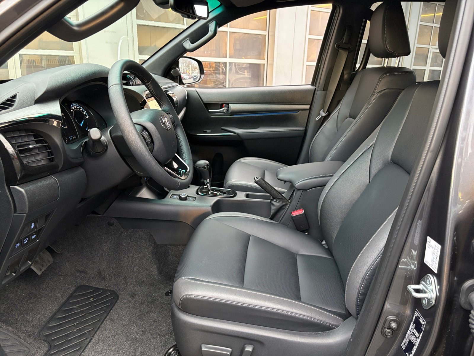 Foto 1 - HILUX 2.8L Double Cab Invincible, Marlingrau