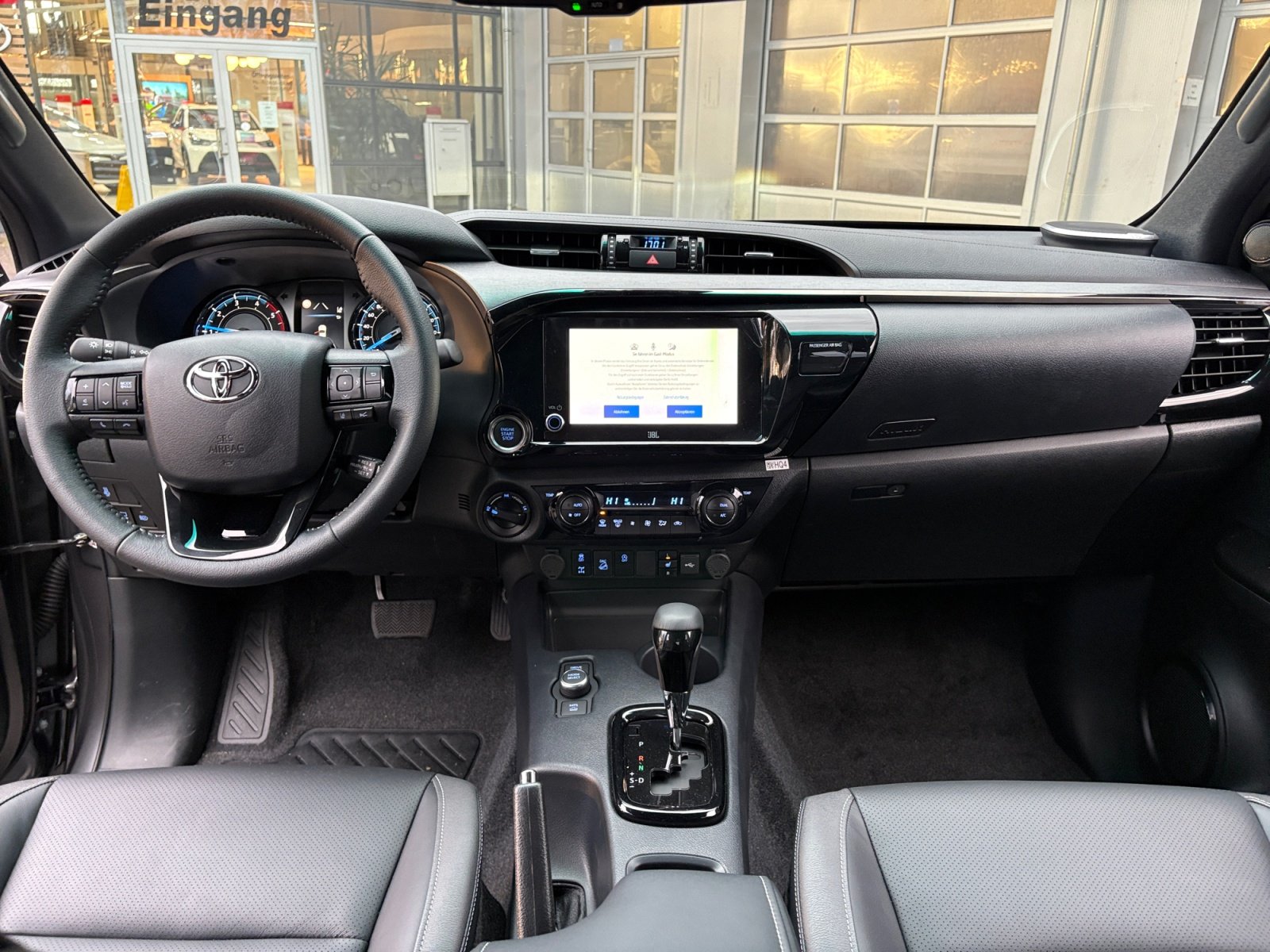 Foto 1 - HILUX 2.8L Double Cab Invincible, Marlingrau