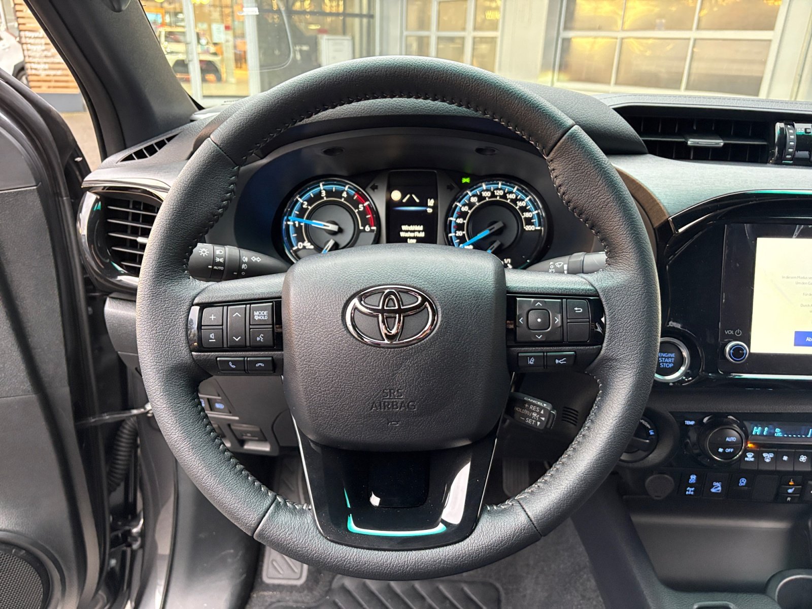 Foto 1 - HILUX 2.8L Double Cab Invincible, Marlingrau