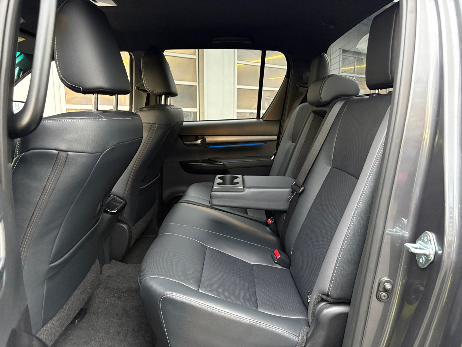 Foto 1 - HILUX 2.8L Double Cab Invincible, Marlingrau