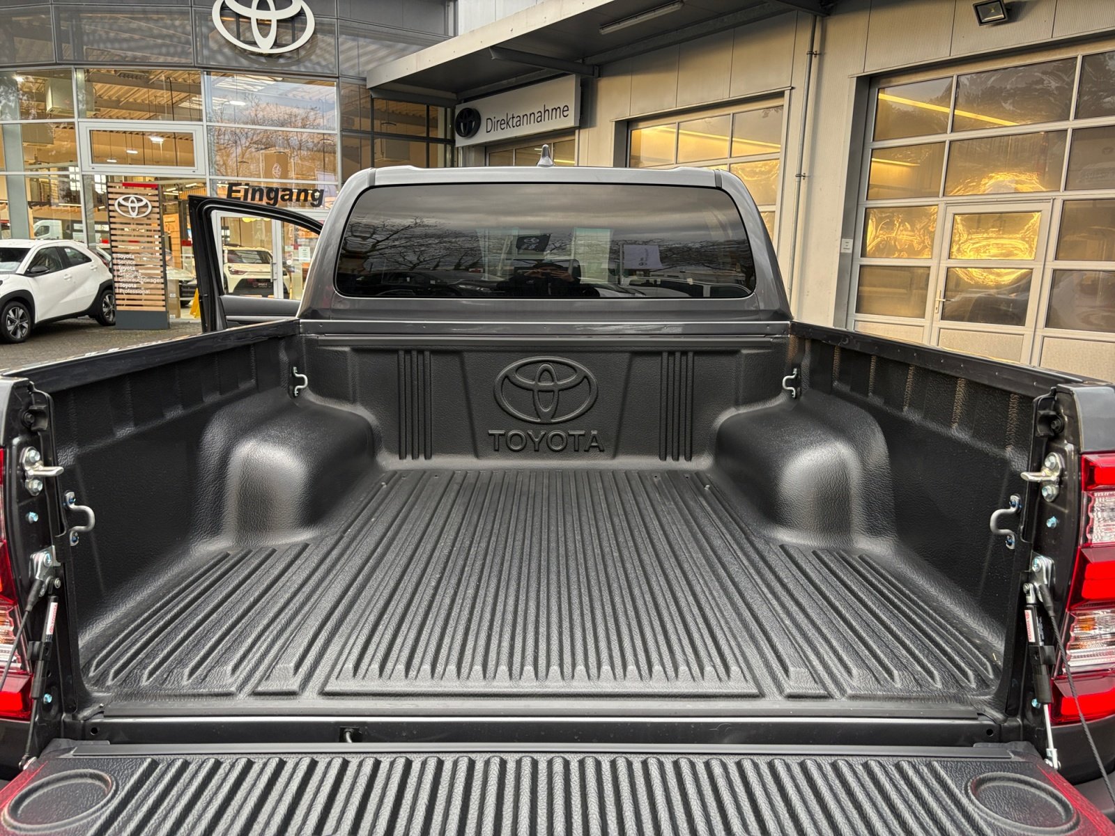 Foto 1 - HILUX 2.8L Double Cab Invincible, Marlingrau