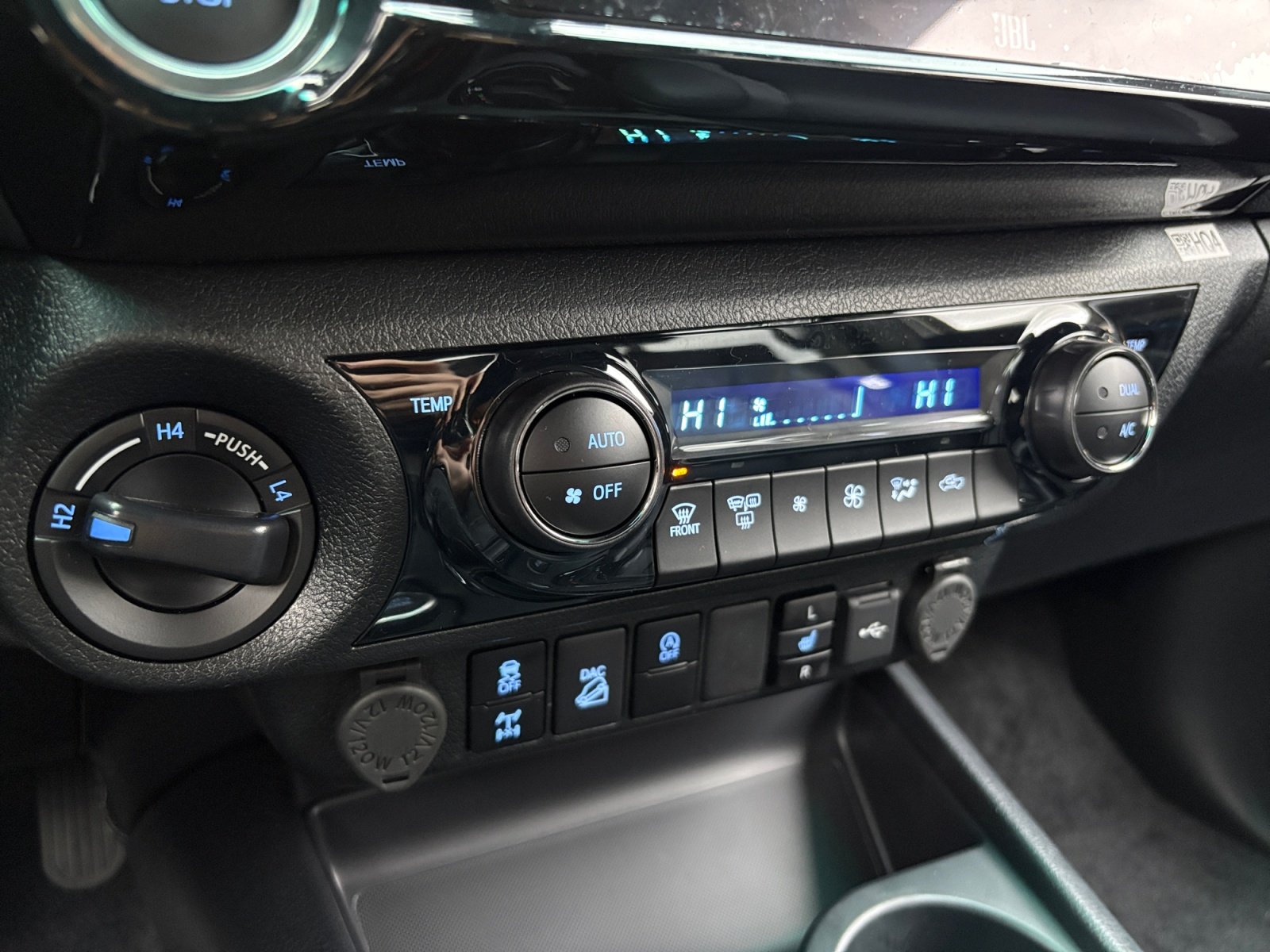 Foto 1 - HILUX 2.8L Double Cab Invincible, Marlingrau