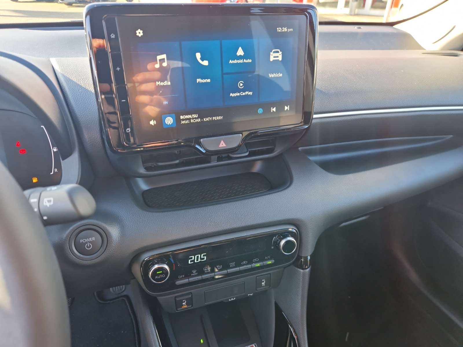 Foto 1 - Yaris Hybrid Teamplayer + Comfort-Paket, schneeweiß