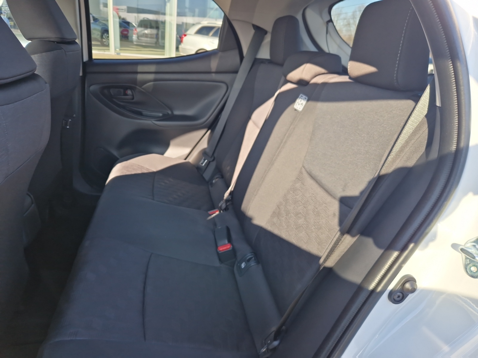 Foto 1 - Yaris Hybrid Teamplayer + Comfort-Paket, schneeweiß