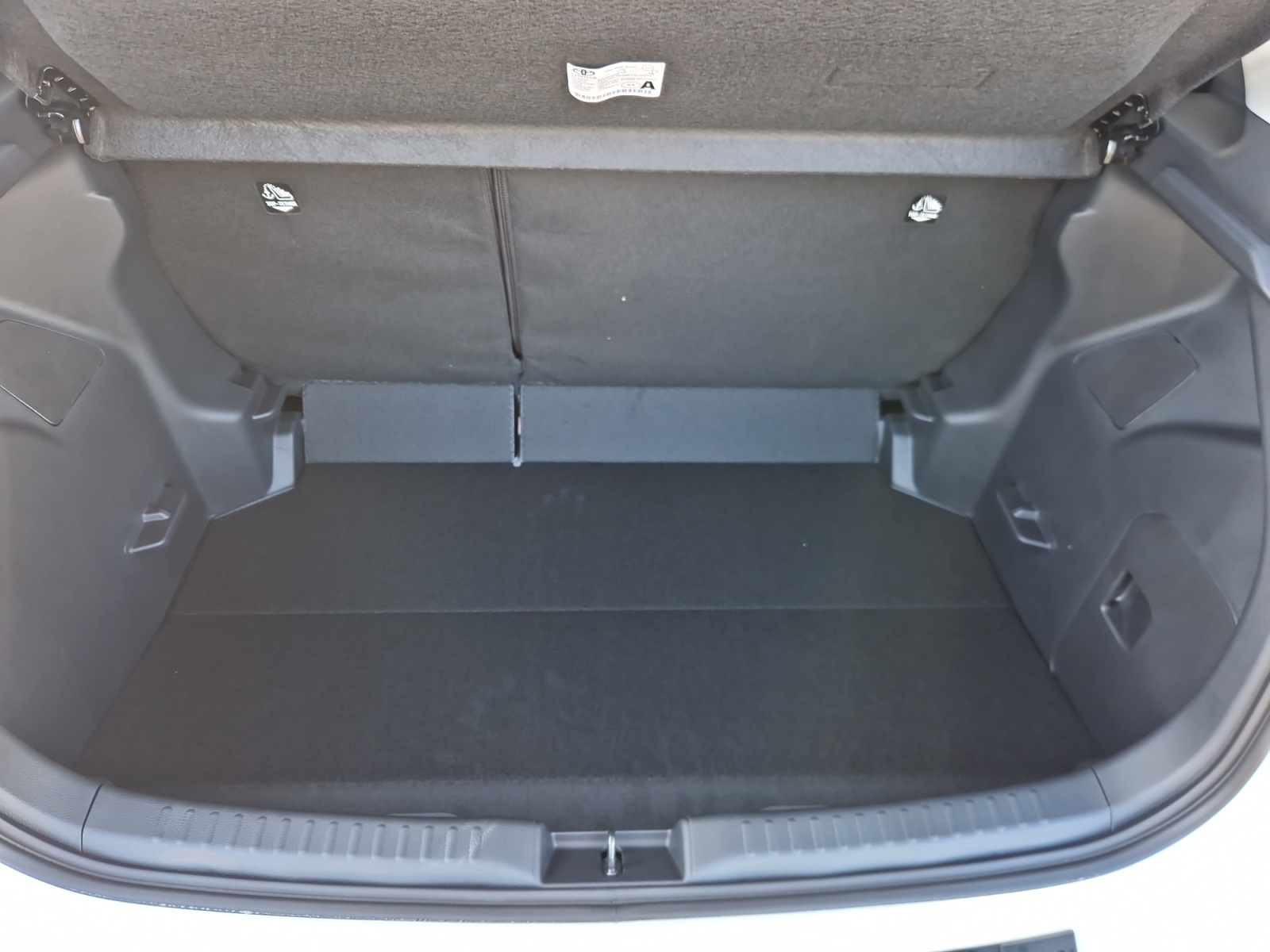 Foto 1 - Yaris Hybrid Teamplayer + Comfort-Paket, schneeweiß